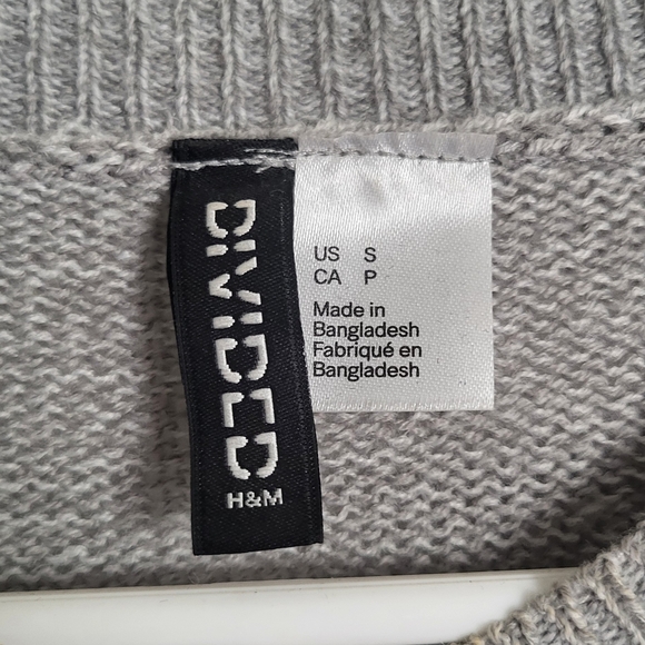 H&M Light Gray Women's Crew Neck Sweater - Picture 2 of 3